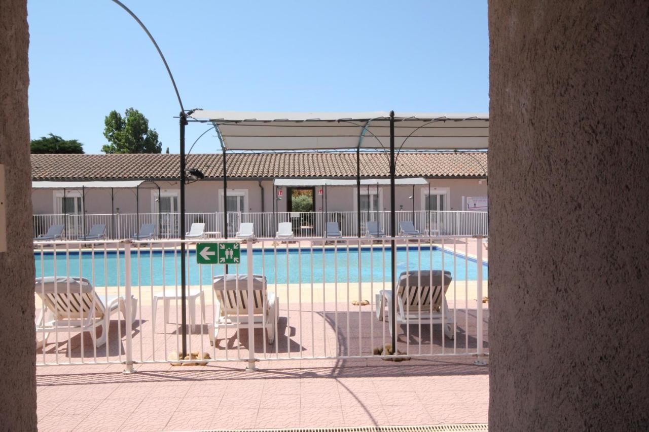 Hotel Saint Louis Le Thor Exterior photo