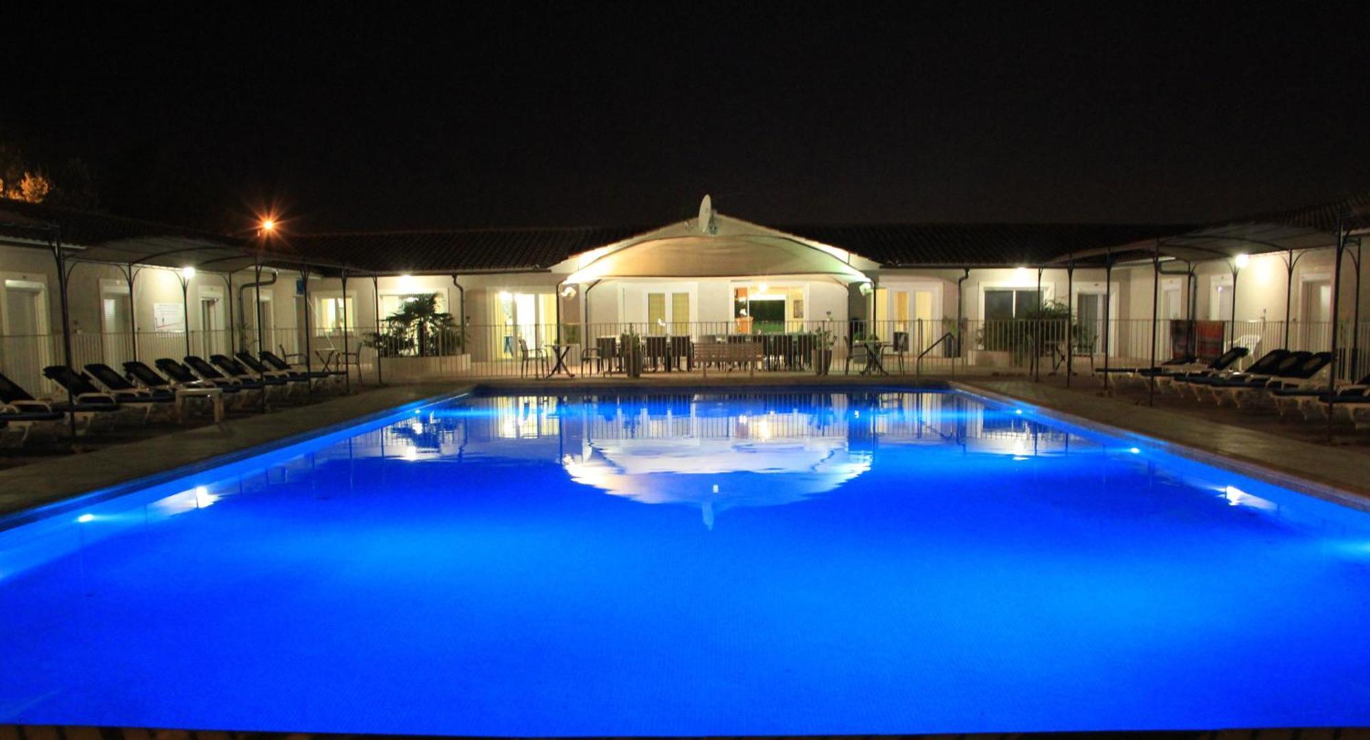 Hotel Saint Louis Le Thor Exterior photo